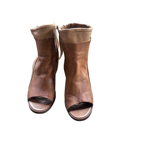 Dolce Vita Brown Leather Peep Toe High Heel Cut Out Booty Sz 8.5 - Picture 1 of 5